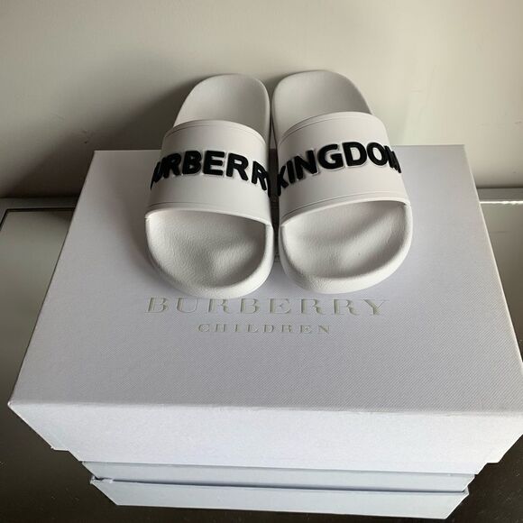 New Burberry Children “Burberry Kingdom” Slides - Picture 2 of 3